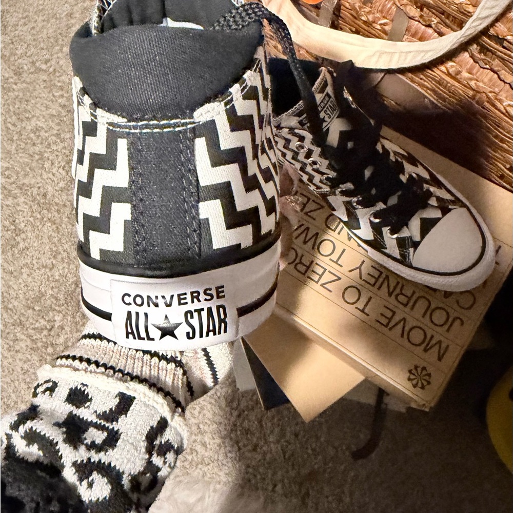 Converse Zigzag Pattern Sneakers brand new - Picture 3 of 8